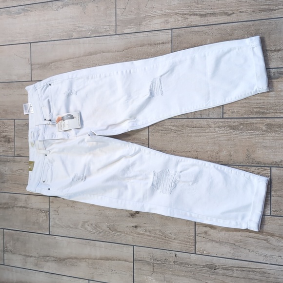 NWT Signature by Levis Distressed Cuffed Mid Rise Slim Boyfriend Denim - Picture 2 of 7